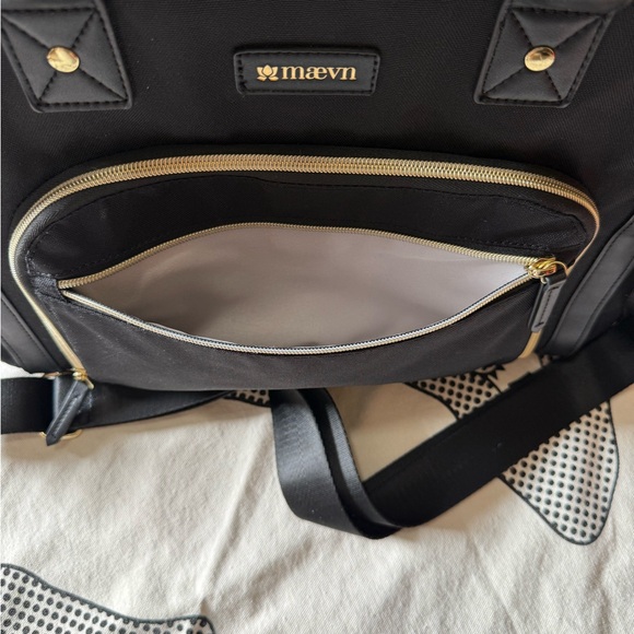 Maevn Water Resistant Multifunctional Bag - Picture 3 of 4